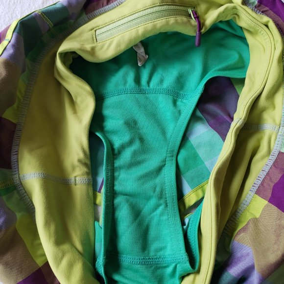 Lululemon Speed Up Shorts. 4 - Picture 3 of 7